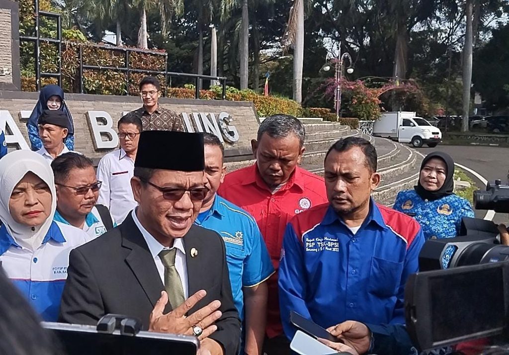 Peringatan Hardiknas Kabupaten Bandung Bergerak Bersama Lanjutkan