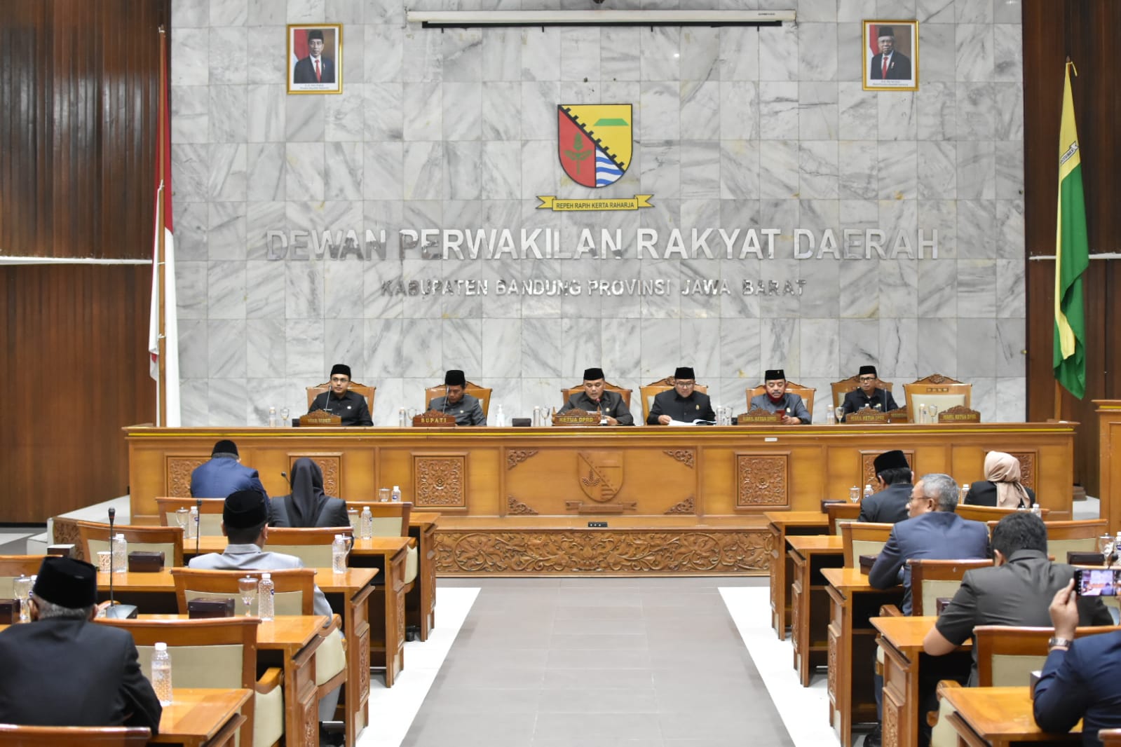 Rapat Paripurna DPRD Kab. Bandung Tentang Persetujuan RAPBD 2023 Dan ...