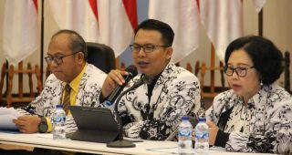 Pengurus Besar Persatuan Guru Republik Indonesia (PGRI) menyikapi tuduhan Penyerobotan Gedung Wisma Guru Jawa Timur